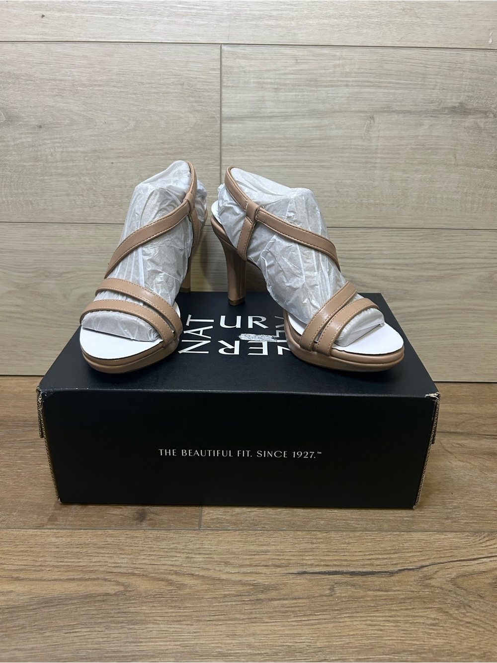 Naturalizer Brenta Sandal Brand New 7M Creme Brulee - Picture 2 of 7